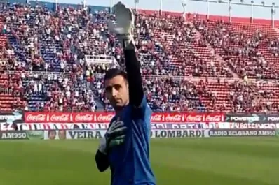 Emotivo recibimiento de la hinchada de San Lorenzo a Sebastián Torrico