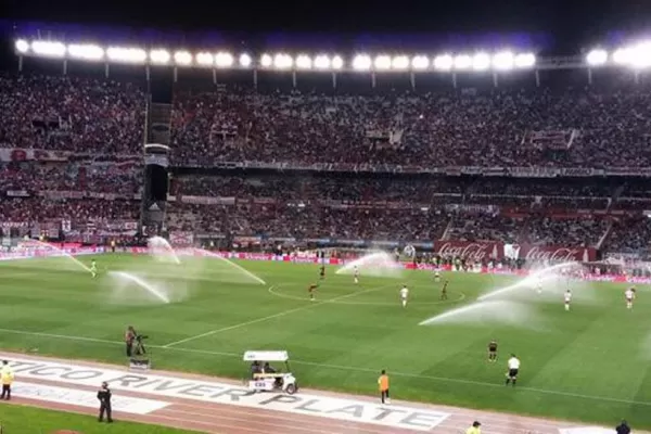 Grifos inoportunos en el Monumental