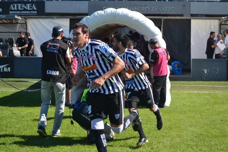 EN LA MIRA. Aldo Visconti, con sus declaraciones, hizo estallar una bomba en el estadio de La Ciudadela. FOTO DE cachacoforever.com (ARCHIVO)