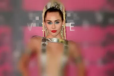 El osado look de Miley Cyrus en los 'MTV Video Music Awards'
