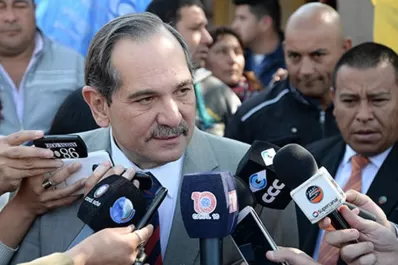 Alperovich reconoció que se habrían entregado bolsones en las elecciones