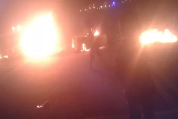 Realizan un corte en la Autopista camino al aeropuerto