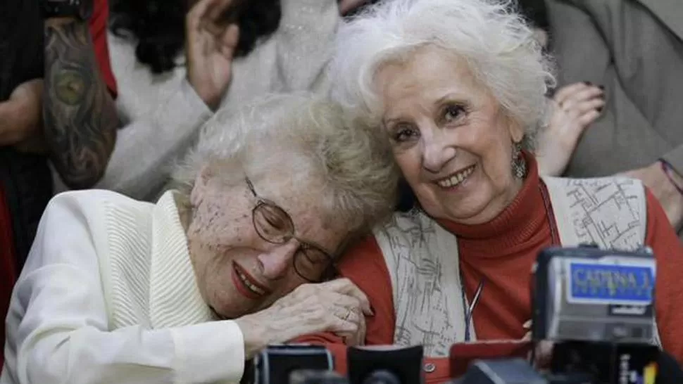 ABUELAS. Rosa Roisinblit y Estela de Carlotto, dos referentes de la organización. TELAM