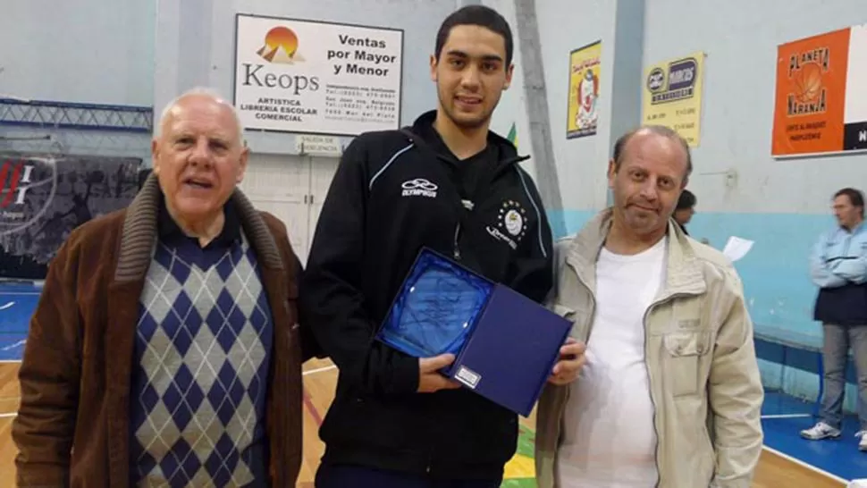 JERARQUIZA LA COMPETENCIA. Cristian Assaf volvió a Social Monteros, tras incursionar en el voley libanés.
FOTO TOMADA DE somosvoley.com