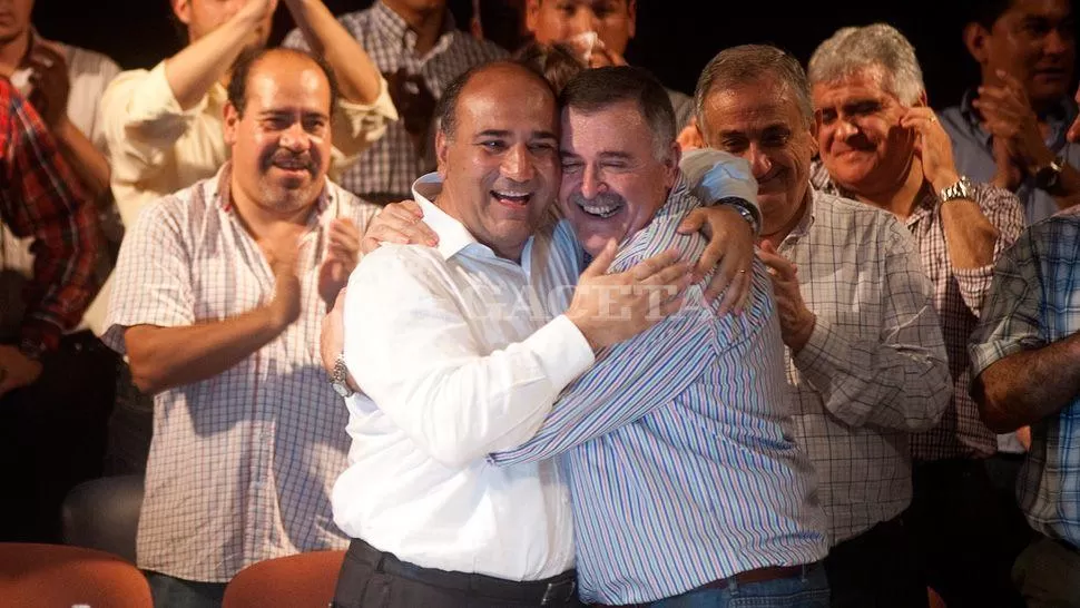 SONRISAS. El encuentro en el PJ se realizó bajo un clima festivo. LA GACETA / FOTO DE DIEGO ARÁOZ