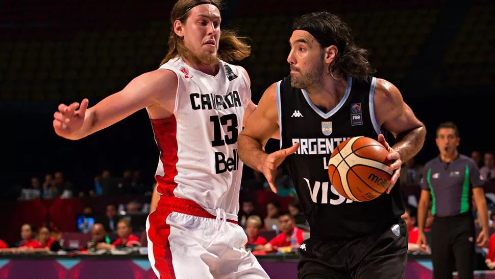 NO PUDIERON CONTRA ÉL. Olynyk alabó la calidad de Luis Scola.
FOTO TOMADA DE fibaamericas.com