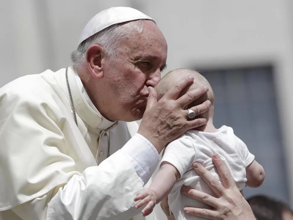 POR UNA IGLESIA INCLUSIVA. Francisco quiere que llegue “una genuina experiencia de la misericordia de Dios”. REUTERS