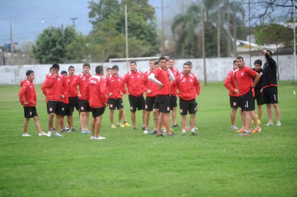 PRONÓSTICO. Cristian Piarrou (derecha) cree que el partido del domingo contra Juventud Antoniana será de ida y vuelta. LA GACETA / FOTO DE ANTONIO FERRONI 