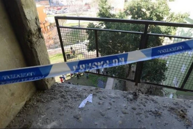 Cayeron tres adolescentes desde un sexto piso: hay un muerto