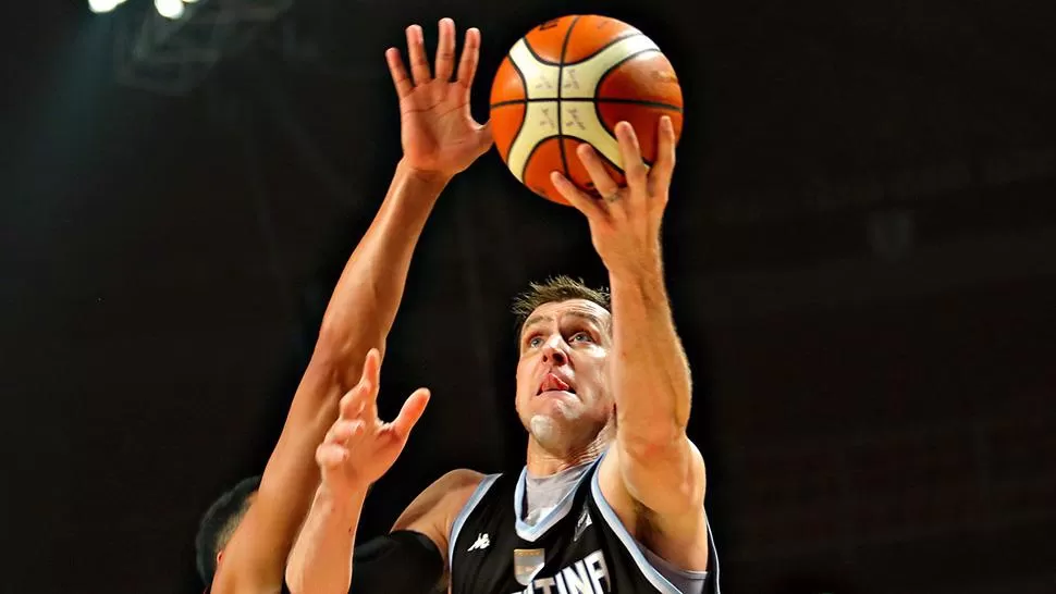 ESPÍRITU INDOMABLE. Andrés Nocioni, un auténtico guerrero, fundamental en la Albicleste.
FOTO TOMADA DE FIBAAMERICAS.COM