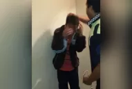 El policía que fue filmado agrediendo a un joven declaró y quedó en libertad