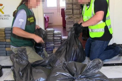Tres argentinos fueron detenidos en España por introducir una tonelada y media de cocaína