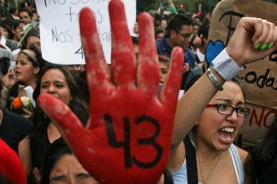Familiares de los 43 normalistas desaparecidos consideran clave la declaración del último detenido
