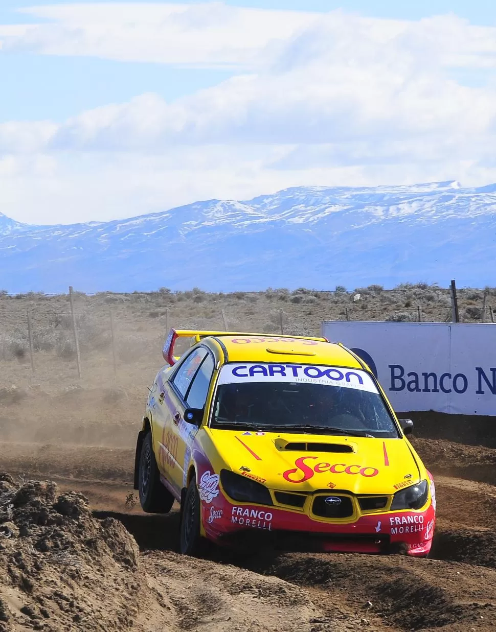 POR LA HUELLA. El Subaru de “Tomy” tuvo problemas de caja en el shakedown. foto marcelino mercado/diario rally 