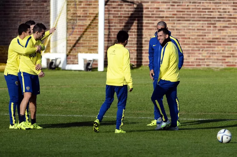 SIEMPRE ESTA. A pesar de estar al límite de sus reservas físicas, Carlos Tevez pidió jugar hoy contra Argentinos. DYN (ARCHIVO)