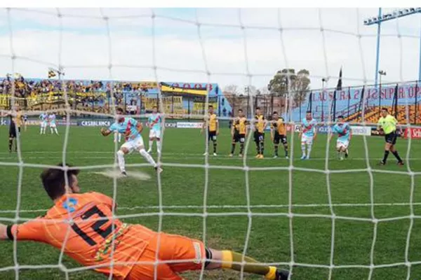 Arsenal se lo dio vuelta a Olimpo y cortó la mala racha
