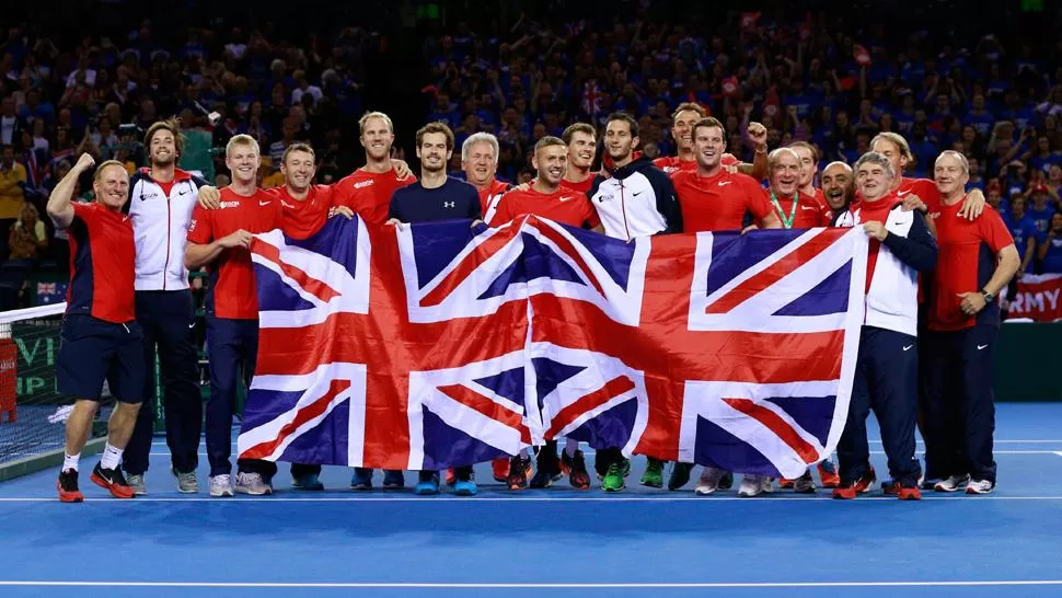 FELICES. Los británicos celebraron la clasificación y sueñan con levantar la Ensaladera de plata. REUTERS