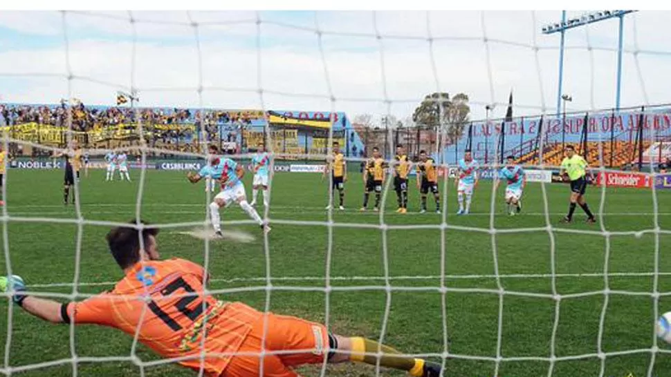 A TIEMPO. Arsenal lo dio vuelta y volvió al triunfo. (@AFA)