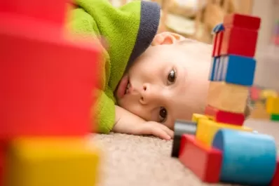 Crearon un sistema simple y libre para detectar el autismo en bebés