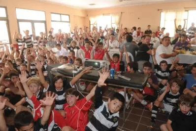 Lawn Tennis y Los Tarcos se enfrentaron horas después del debut mundialista