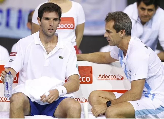 LO DIO TODO. Federico Delbonis jugó el último punto argentino. Y aunque el capitán Orsanic lo arengó, no pudo vencer. dyn