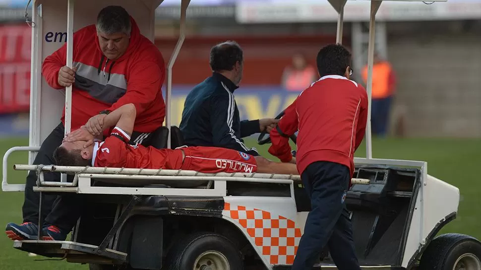 SIN SANCIÓN. Por la grave lesión a Ham no penalizarían a Tevez. El árbitro Álvarez estaría tres fechas sin dirigir.
FOTO DE DYN