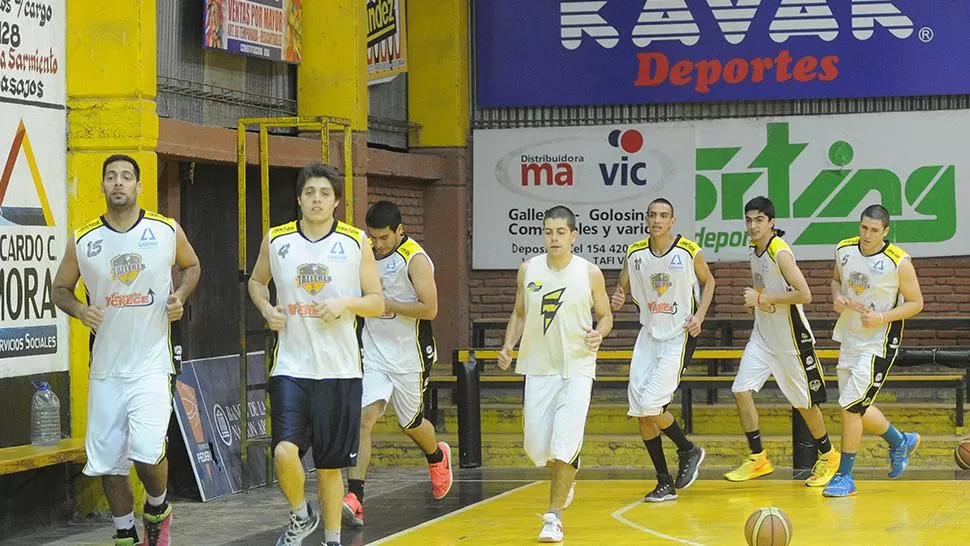 LEONES ALISTÁNDOSE. Talleres vuelve al Torneo Federal, en el que cumplió buenas actuaciones.
FOTO DE ARCHIVO