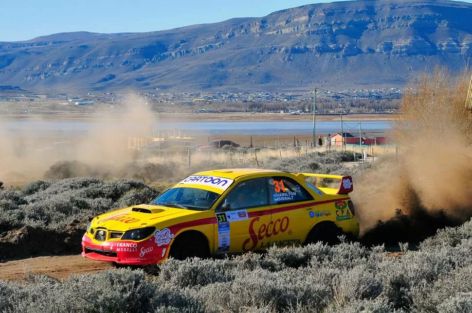 ANTES DEL ABANDONO. El Subaru de Tomás García Hamilton en plena acción. En el especial 9, la máquina dijo basta. foto de marcelino mercado/diario rally 