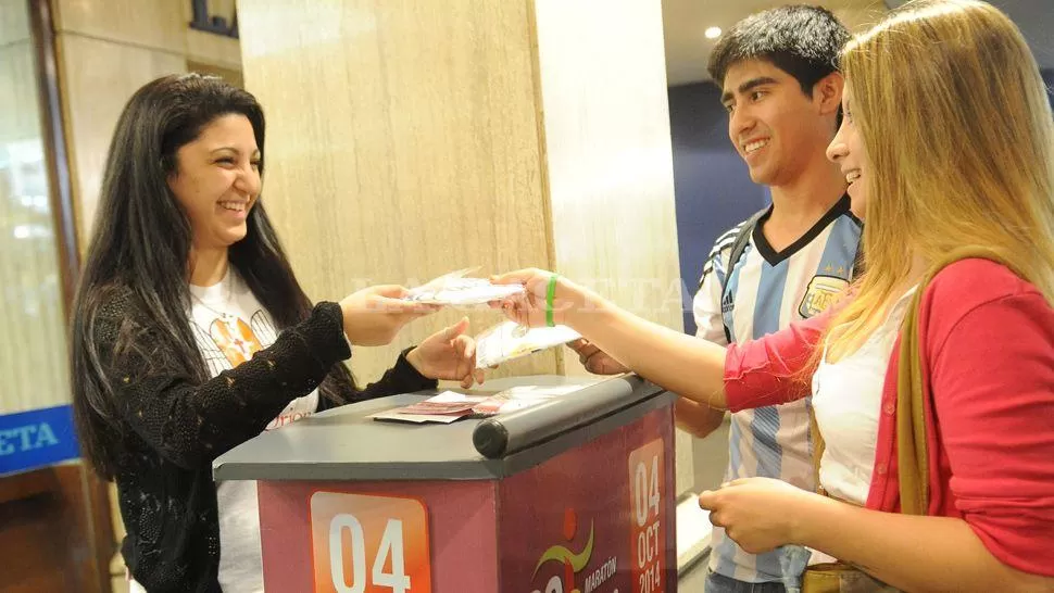 VENTA DE DORSALES. Los participantes podrán adquirirlos a partir de mañana. la gaceta / foto de héctor peralta (archivo)
