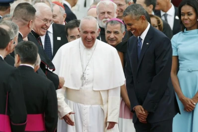 Obama recibió a Francisco acompañado por su familia
