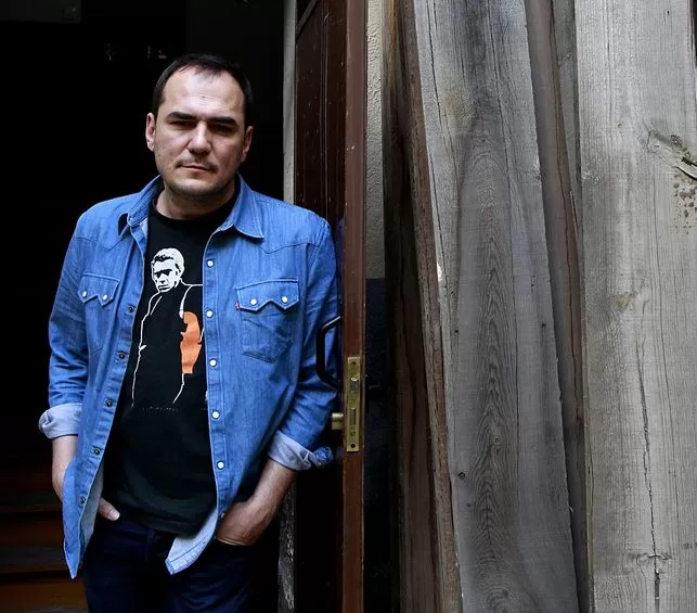 DEFINICIONES. “Uno le canta a lo que lo emociona”, dice Serrano. eldiario.es 