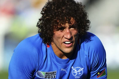 Brigada de trabajadores ante los All Blacks