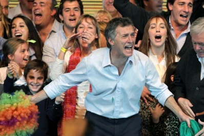 Macri: Si Scioli no quiere ir al debate, que lo haga por Skype