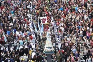 Una multitud acompañó a la Virgen de La Merced en la procesión