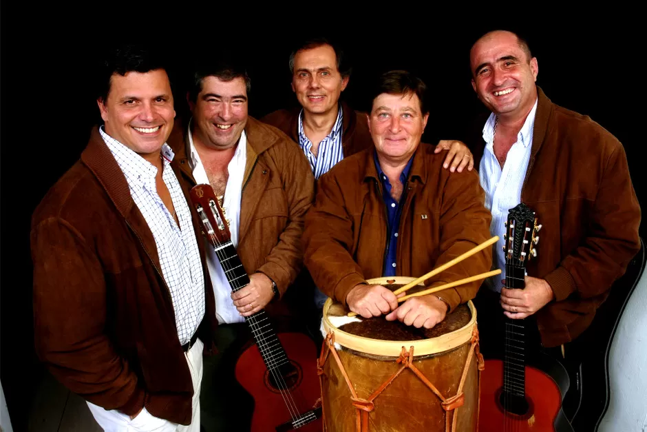 AMIGOS Y MÚSICOS. Los Viejos Arrieros comenzaron hace 30 años. PRENSA “LOS VIEJOS ARRIEROS”.