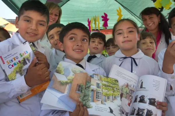 Los chicos y sus cuentos tomaron la Plaza