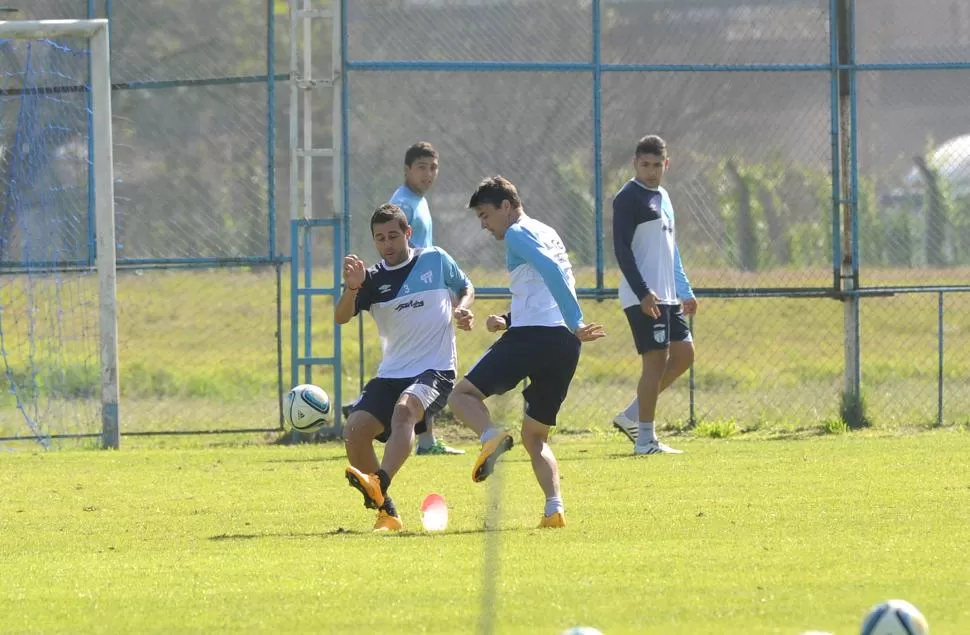 A CUIDARSE. Bruno Bianchi es uno de los cinco jugadores que tienen cuatro amarillas y si recibe una más será suspendido. LA GACETA / FOTO DE HÉCTOR PERALTA (ARCHIVO)