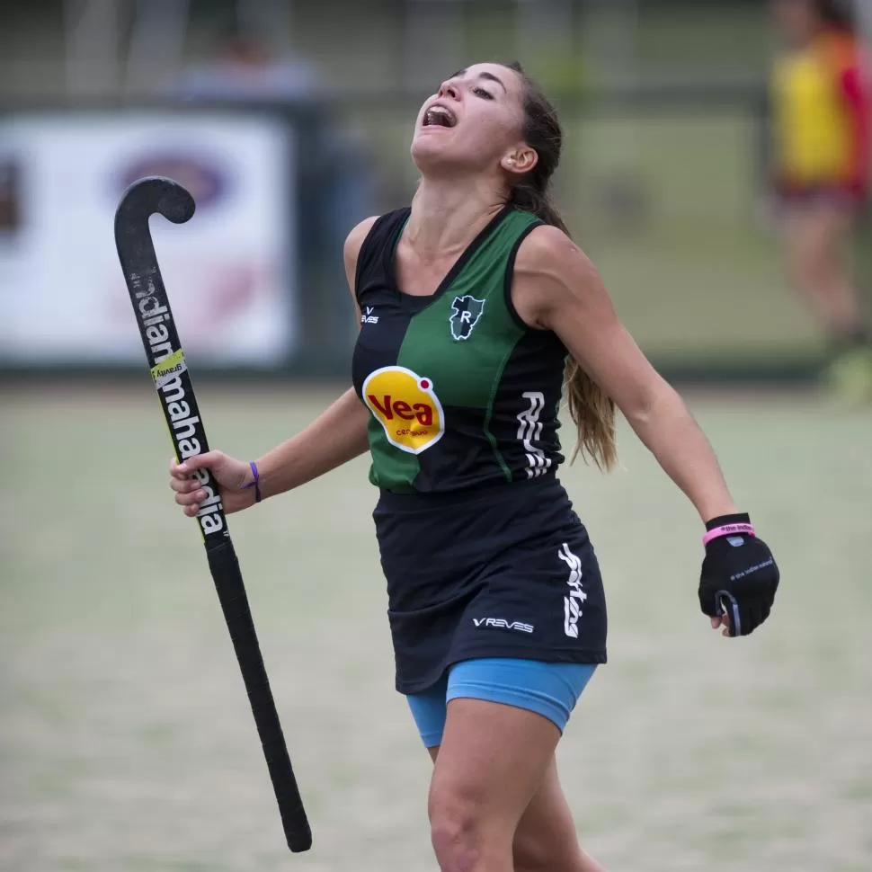 ENTRÓ DESDE EL BANCO. Solana Novillo marcó el camino a la victoria al convertir el primer tanto del equipo “verdinegro”. la gaceta / foto de diego aráoz