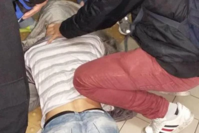 Se masturbó sobre una pasajera y lo bajaron del subte a golpes