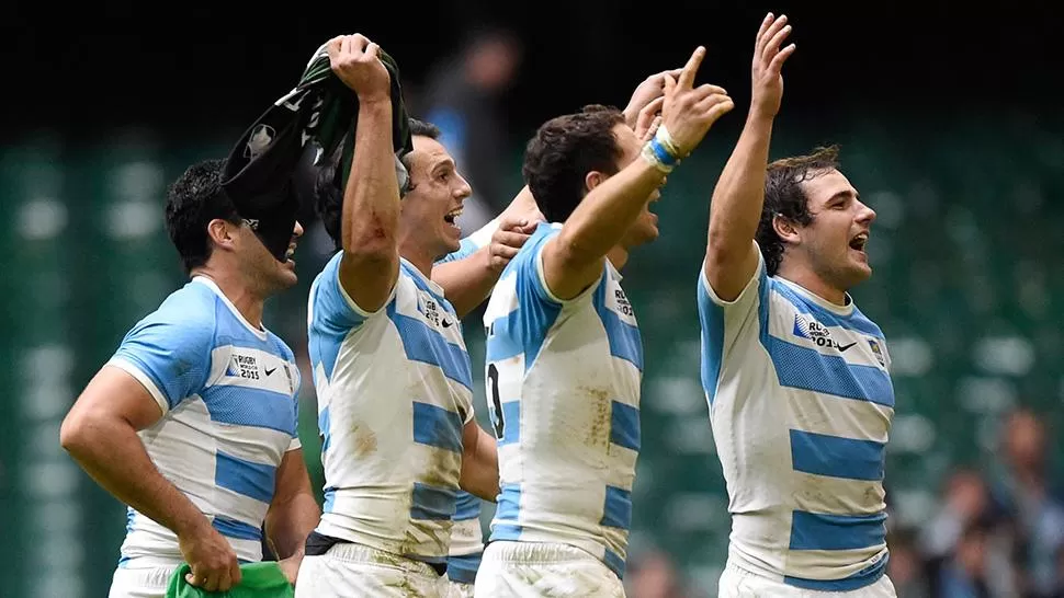 CELEBRACIÓN EUFÓRICA. El tucumano Nico Sánchez encabeza el festejo de Los Pumas tras el sensacional triunfo sobre Irlanda.
FOTO DE REUTERS