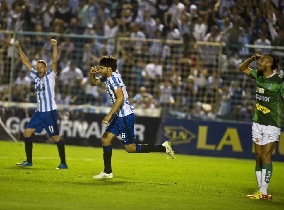 “DOBLE FUNCIÓN. Rodrigo Mieres (6) se puso el traje de goleador y además anuló a Juan Manuel Aróstegui, la gaceta / foto de jorge olmos sgrosso