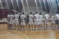 Tras la suspensión del clásico, Argentina entrenó bajo techo