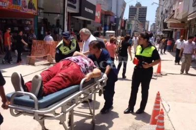 Por tercera vez en dos semanas, una mujer se golpeó en la peatonal inconclusa