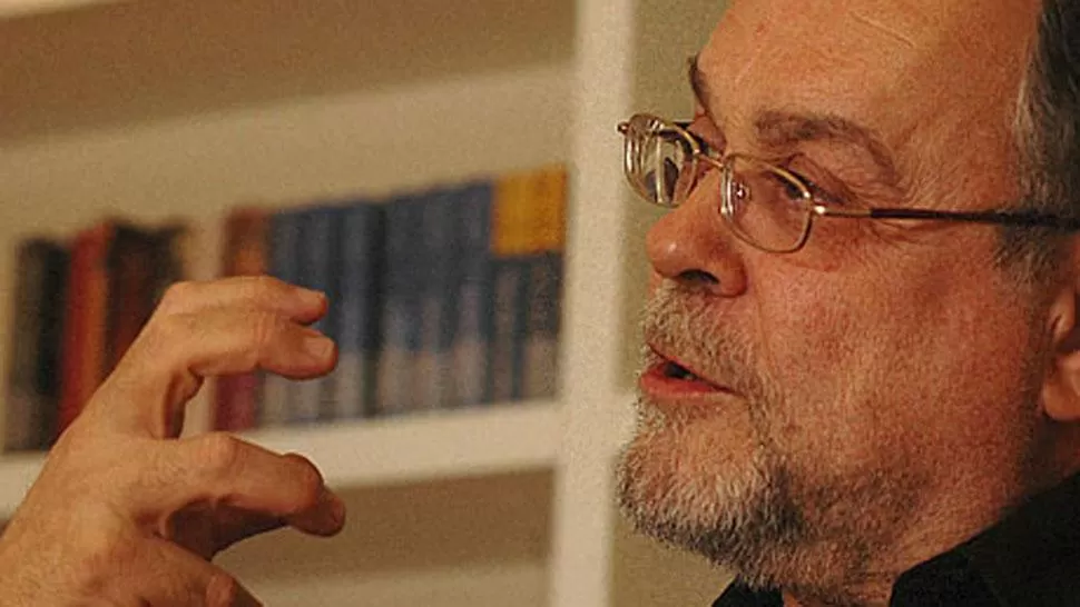 Mempo Giardinelli y su esposa, heridos luego de volcar en una ruta de Santiago del Estero