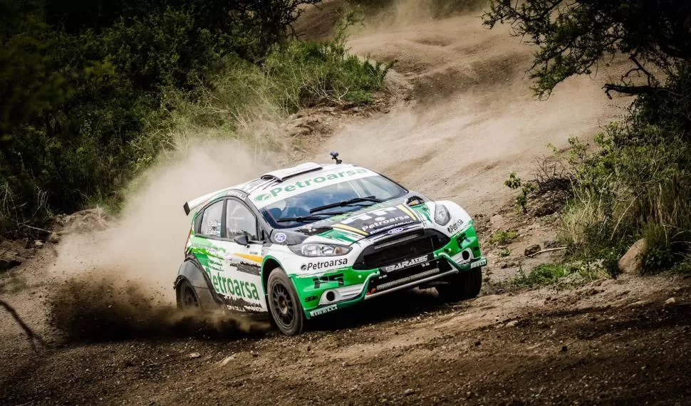 EL AUTO. “Gero” estuvo probando el Ford Fiesta Maxi Rally en Córdoba. foto de maxi pécora