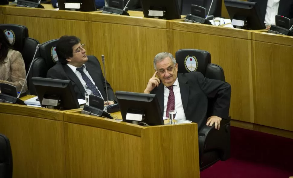 PERONISTA. Ruiz Olivares sigue el debate en silencio. Luego pedirá la palabra. la gaceta / foto de jorge olmos sgrosso