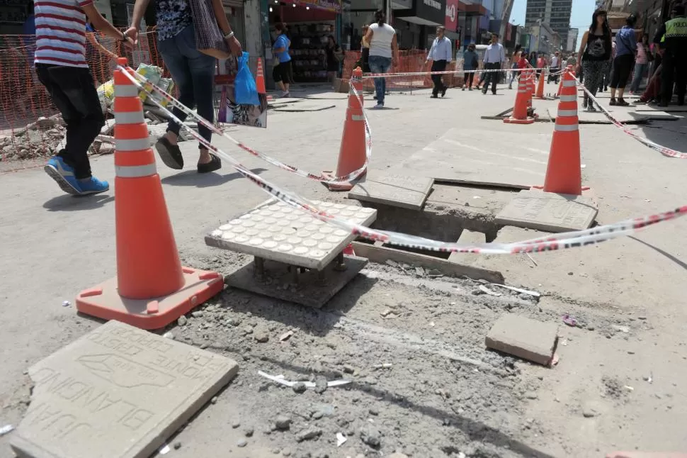 CIFRAS. Faltan unos $ 13 millones (de los cuales $ 10 millones son deuda acumulada) para culminar con los trabajos en la peatonal Isauro Martínez. la gaceta / foto de juan pablo SANCHEZ NOLI