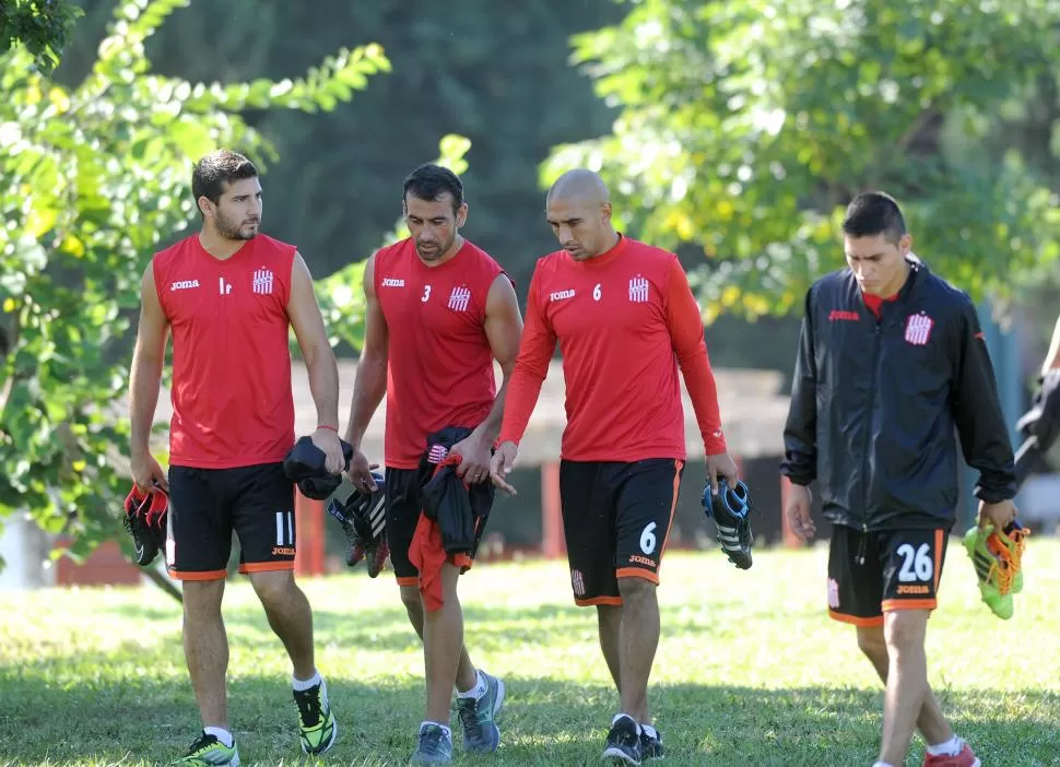 LAS DOS CARAS. Mientras Braian Uribe no seguirá en el club, Darío Cajaravilla y Matías Villavicencio ya tienen acordada su continuidad en la temporada 2016.  la gaceta / foto de hector peralta