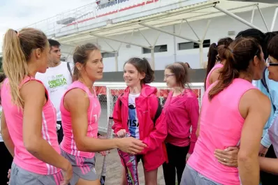 Las Leonas jugaron con los chicos de la Fundación Flexer