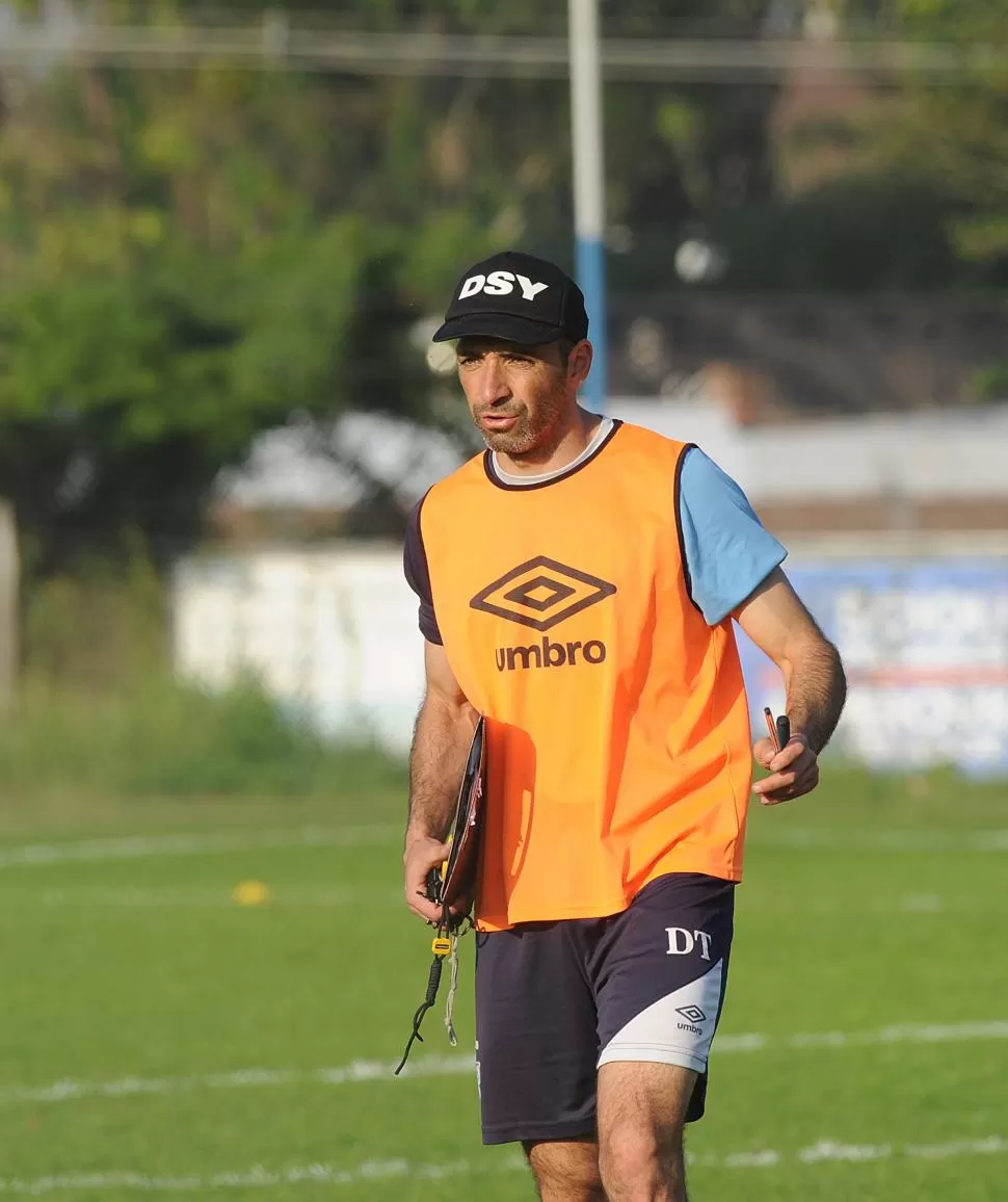 PARTE DE LA PLANIFICACIÓN. Azconzábal quiere saber a qué rivales enfrentará.  la gaceta / foto de héctor peralta (archivo)